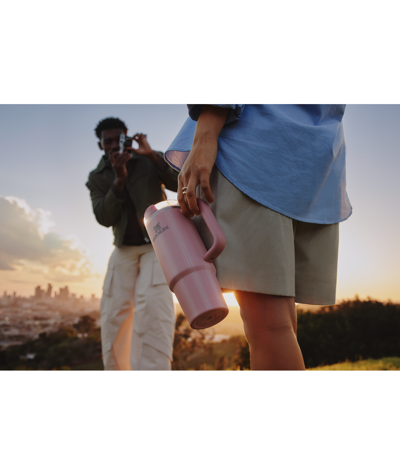 https://www.stanley1913.no/pub_docs/files/B2B_Web_PNG-H126-OMNI-SpringPicnic-QuencherH20FlowstateTumbler-PeachRosePicnicStripe-07-0164.png